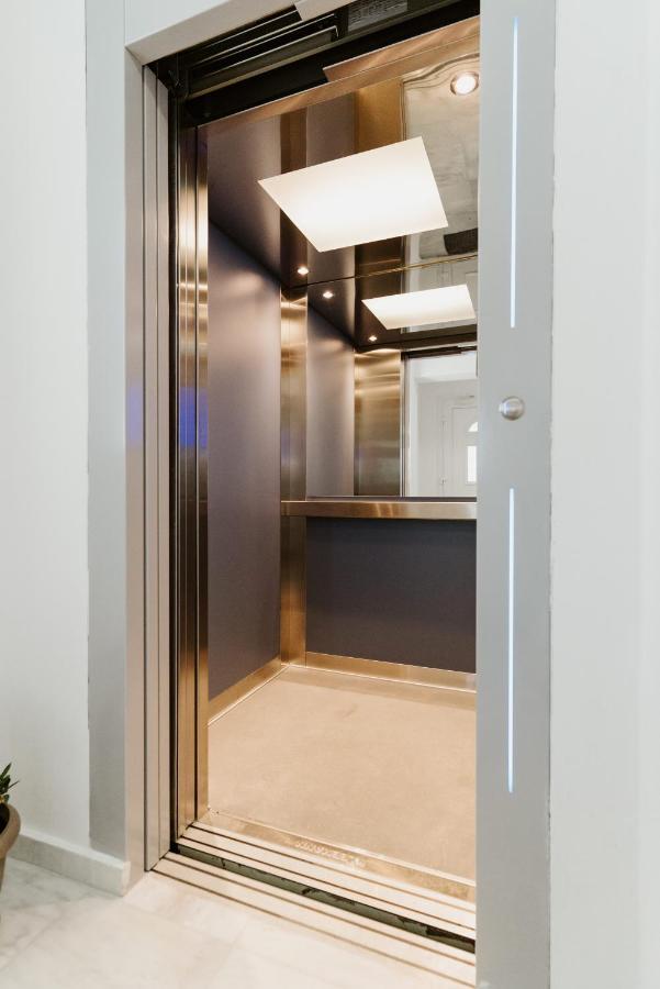 Blue And White Luxury Suites Nea Kallikrateia Екстериор снимка