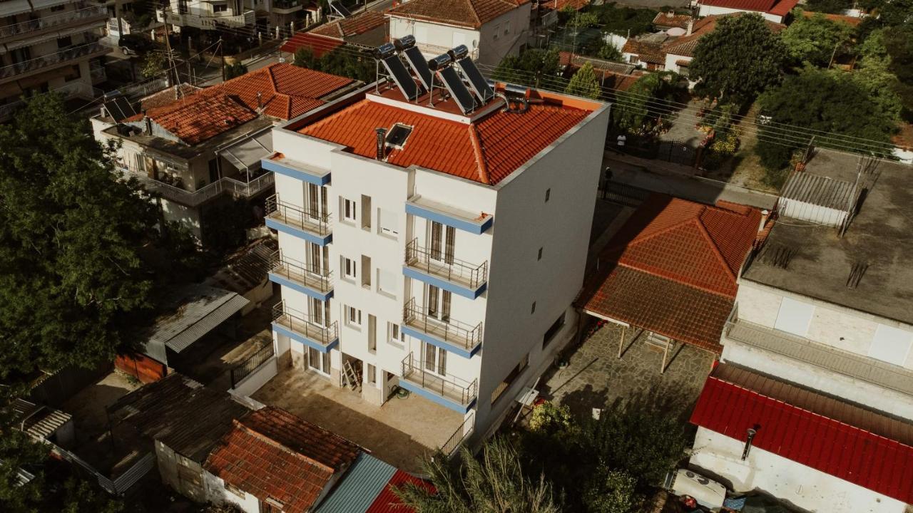 Blue And White Luxury Suites Nea Kallikrateia Екстериор снимка