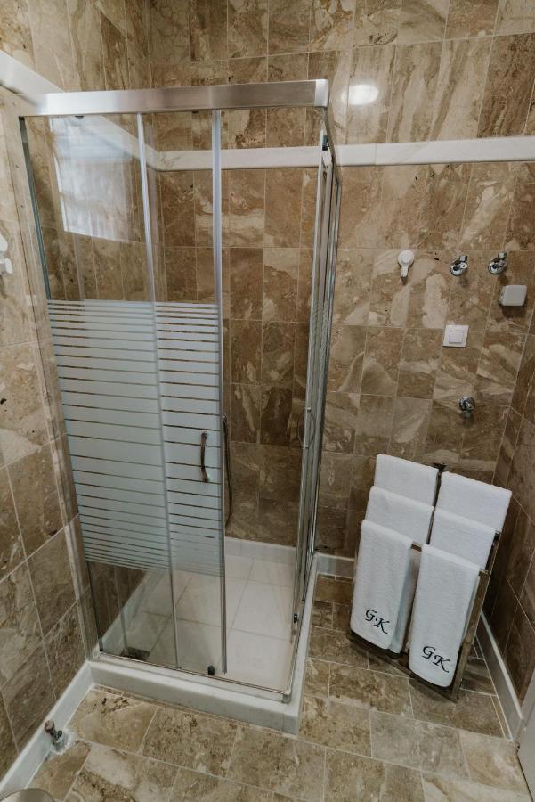 Blue And White Luxury Suites Nea Kallikrateia Екстериор снимка