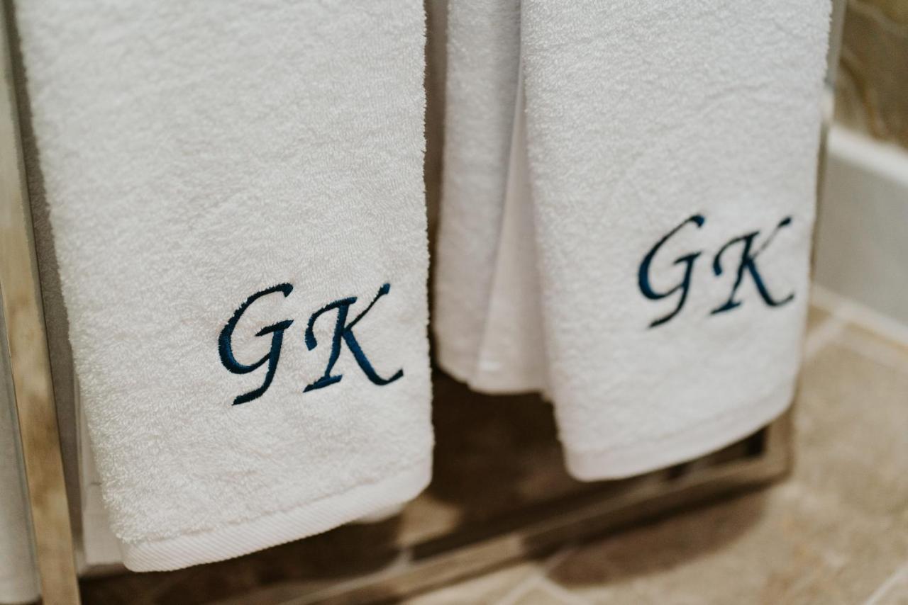 Blue And White Luxury Suites Nea Kallikrateia Екстериор снимка
