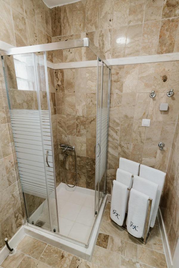 Blue And White Luxury Suites Nea Kallikrateia Екстериор снимка