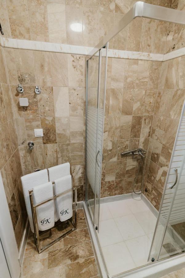Blue And White Luxury Suites Nea Kallikrateia Екстериор снимка